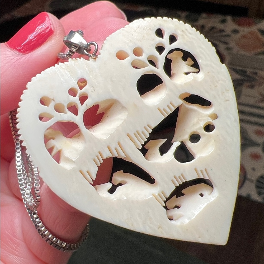 VTG Asian Carved Bone Heart Pagoda Village Scene Pendant Silver Tone Necklace - Picture 3 of 7
